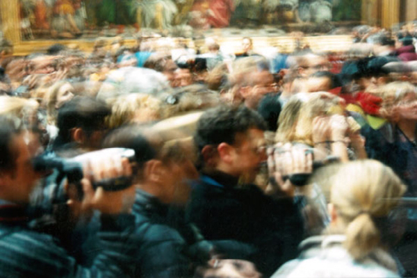 Besucher vor der Mona Lisa im Louvre